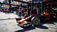 Освен че притежава половината от най голямата компания за енергийни напитки