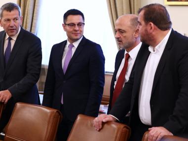 Вечерни новини: 2.2 милиарда инвестиции в България; Twitter и FTX фалират?