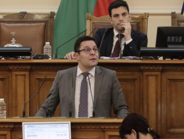 „Защо ви е страх от надзор, г-н Лорер?“: Пулев променя контрола във ФнФ