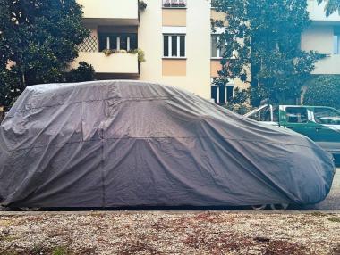 И на открито, и на закрито: Защо трябва да имате покривало за кола?