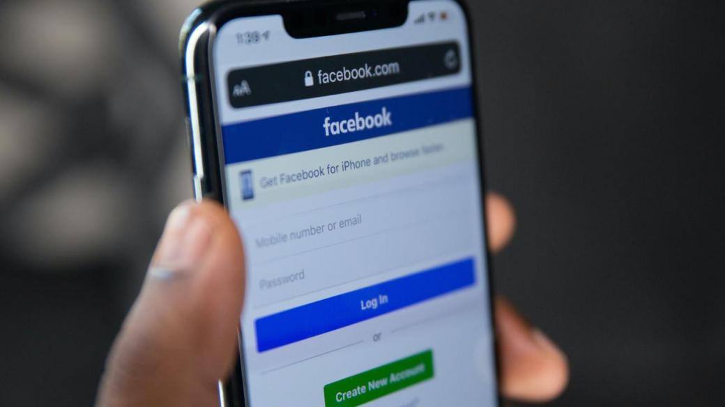 Facebook премахва няколко информационни полета от профилите