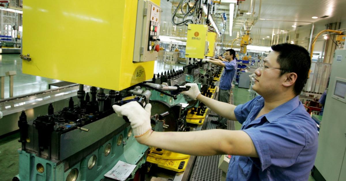 Израснал в китайско село, Джулиан Джу вижда баща си само