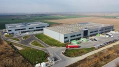 Годината е 1998 а когато международният бранд Office 1 Superstore навлиза