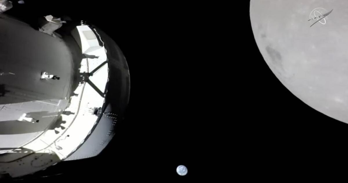 Капсулата Orion на НАСА премина на около 130 километра (80