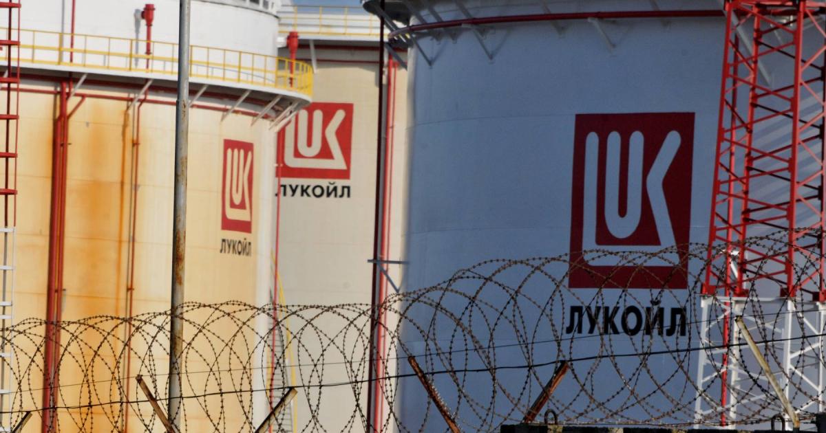 Лукойл“ затваря рафинерията в Бургас при забрана за износРафинерията на