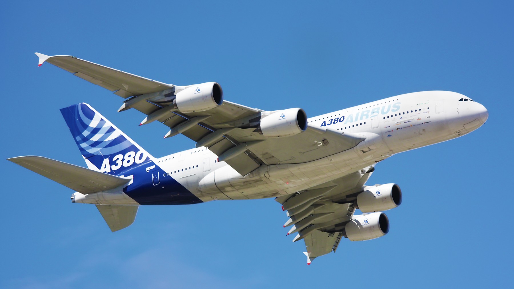 Airbus подготвя клиентите си за забавяне в доставките на самолети