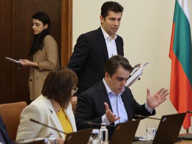 Кабинетът „Петков“ е прехвърлил без право отговорността за пътищата на НС