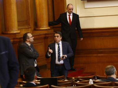 Удължаването на бюджета мина първото сито, но трудното тепърва предстои