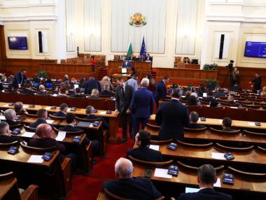 Вечерни новини: Гласуваха удължаването на бюджета; КЕВР глоби 6 енергийни дружества