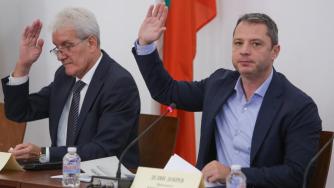 На първо четене: Енергийната комисия забрани на „Лукойл“ да изнася горива