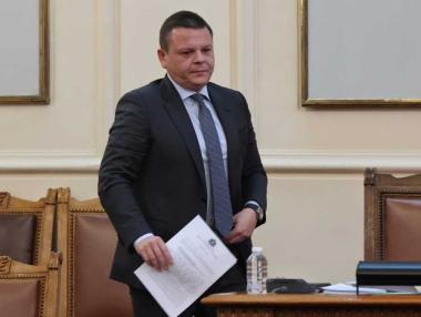 Служебният кабинет обмисля да забрани на „Лукойл“ износа на дизел