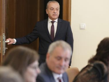 Кабинетът даде отсрочка на „Лукойл Нефтохим“ да изнася горива
