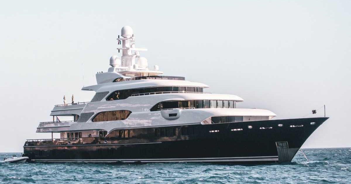 Суперяхта за 200 млн. долара, собственост на руския олигарх Виктор