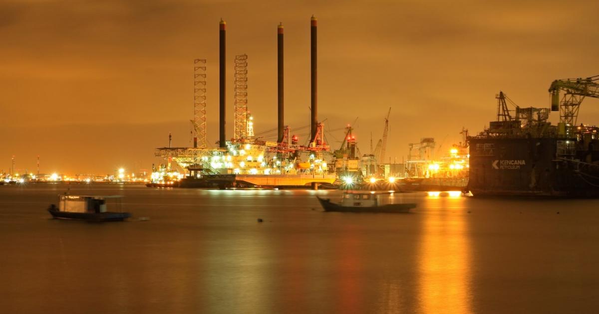 Таванът на цените на руския морски петрол е в сила