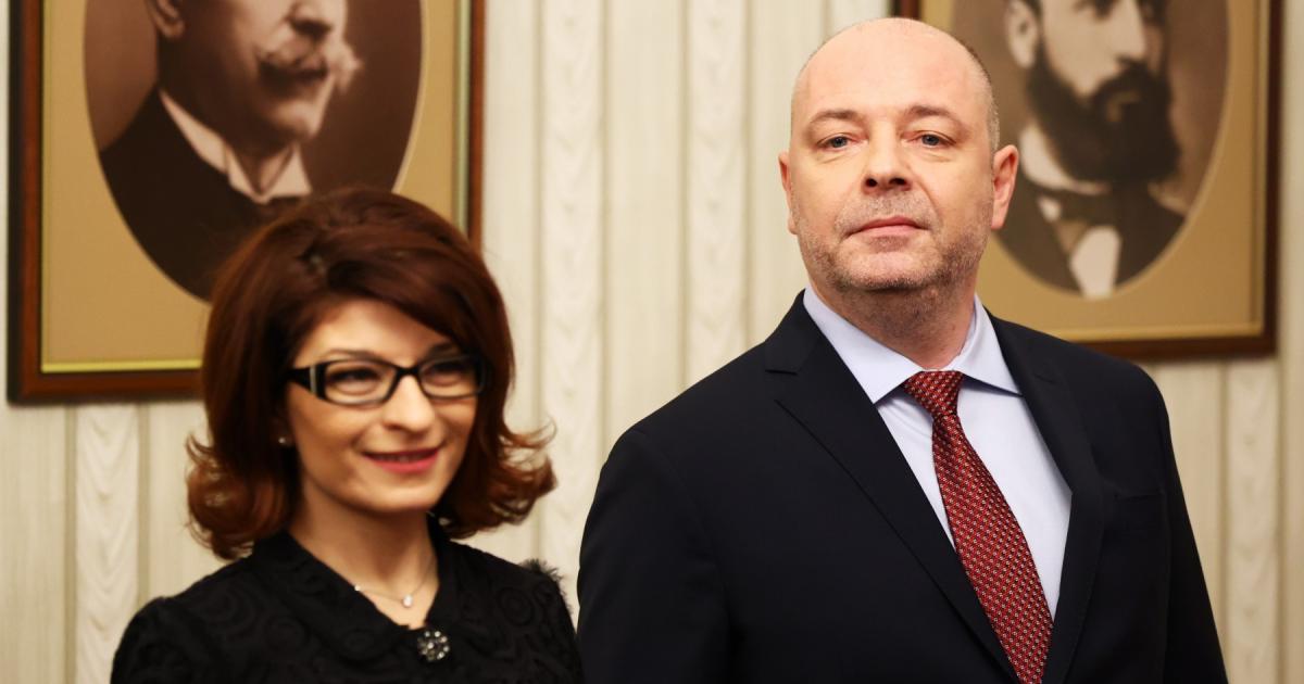 ГЕРБ изненадаха с кандидат-премиера си по време на официалното връчване