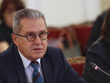 Бюджетната комисия отхвърли забраната „Лукойл“ да изнася горива