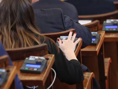 Депутатите окончателно приеха допълнителния данък за „Лукойл Нефтохим“