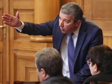 Депутатите свалиха тавана на компенсациите за ток за бизнеса