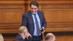 Асен Василев предлага НОИ да плаща третия ден от болничнияДори