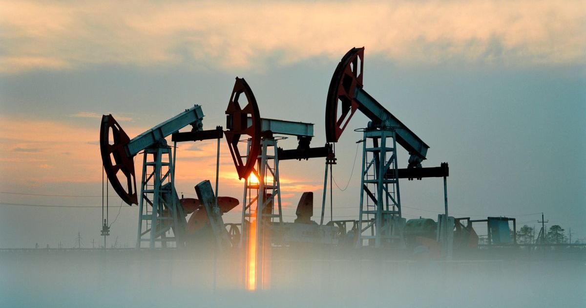 През по-голямата част на 2022 г. фючърсите на суровия петрол