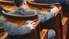 Депутатите окончателно одобриха поетапното поскъпване на цигарите и останалите тютюневи