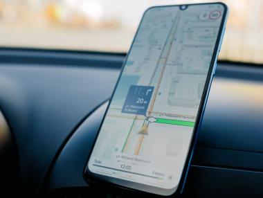 Google слива екипите на Maps и Waze