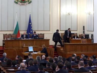 Парламентът окончателно одобри оръжията за Украйна