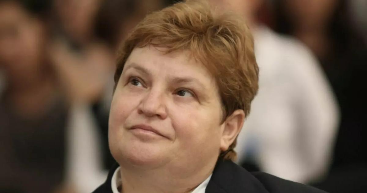 Миглена Тачева е магистър по право от СУ Св. Климент