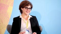 Маринела Петрова е завършила е магистратура в УНСС и СУ