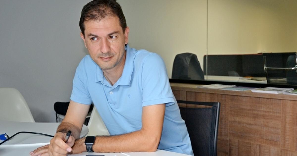 Добромир Симидчиев е завършил УАСГ с най-високо отличие и с