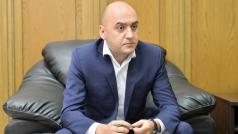 Роден през 1980 г в Пловдив Завършил е висшето си