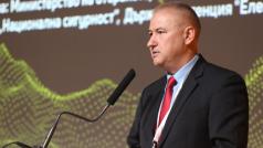 Kрасимир Симонски е инженер по специалност Изчислителна техника от Техническия