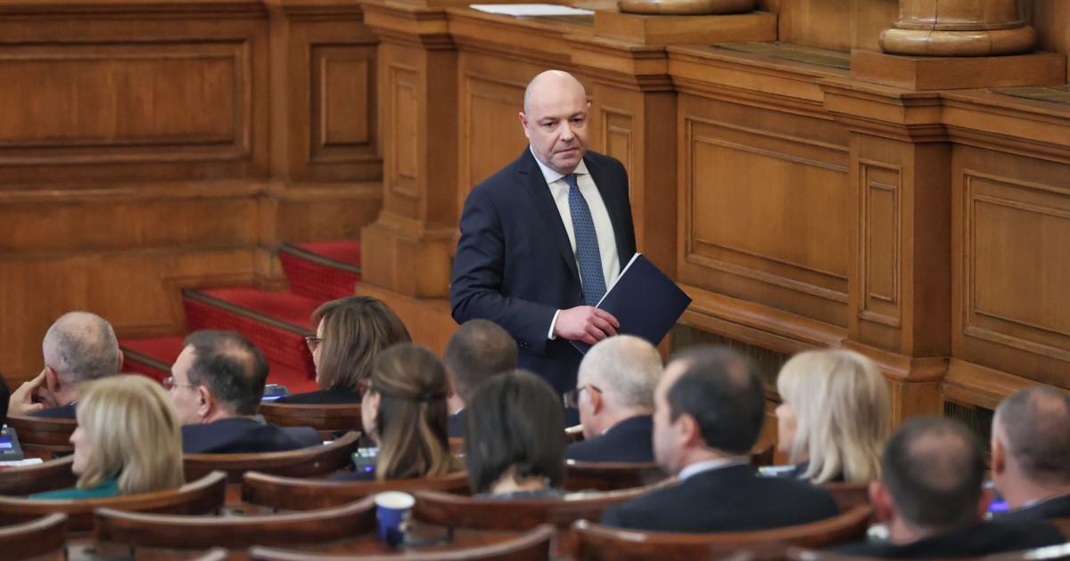Парламентът отхвърли проектокабинета Габровски“Въпреки консенсусната и авторитетна фигура на проф.
