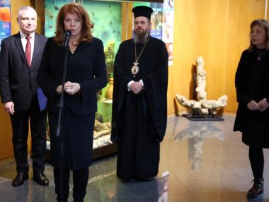 „Дано да сме приключили с неграмотните и безпросветни хора начело на държавата“