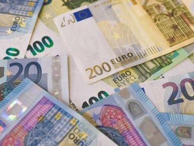 Вечерни новини: Кабинетът бърза с три закона за еврото; ЕЦБ увеличи лихвите