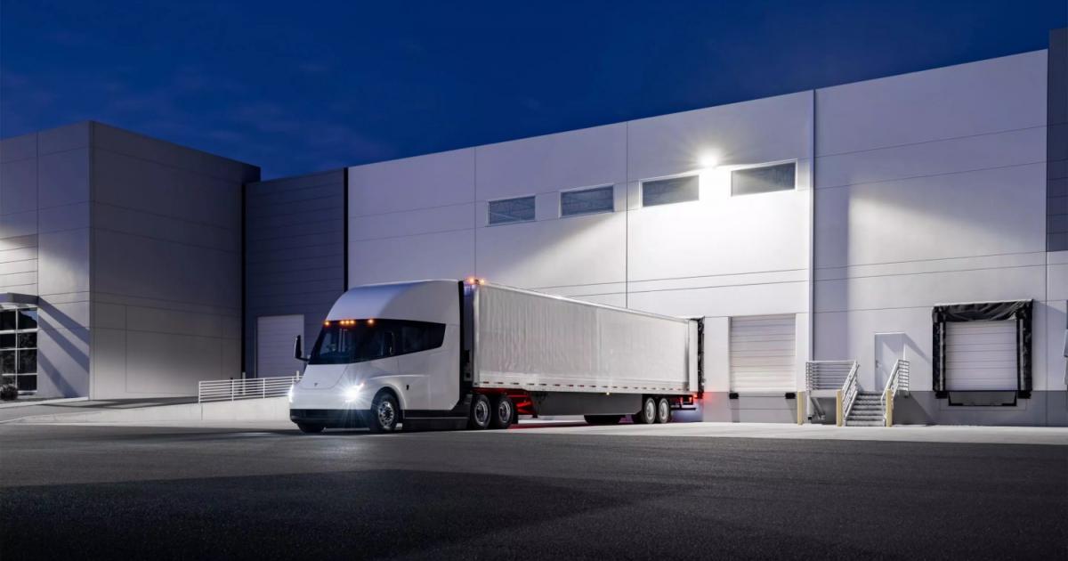 PepsiCo ще получи 100 електрически камиона Tesla Semi през 2023