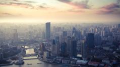 Богатите китайци намаляват притежанията на местни ценни книжа и все