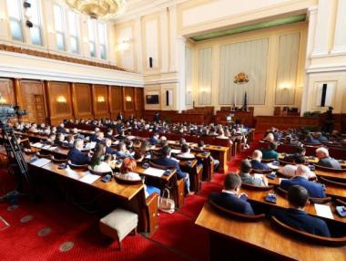 На първо четене: Парламентът забрани на „Лукойл“ да изнася горива