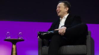 Мъск търси „някой достатъчно глупав“ да го замести в Twitter