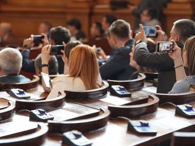 Депутатите сътвориха пълен хаос с минималната заплата