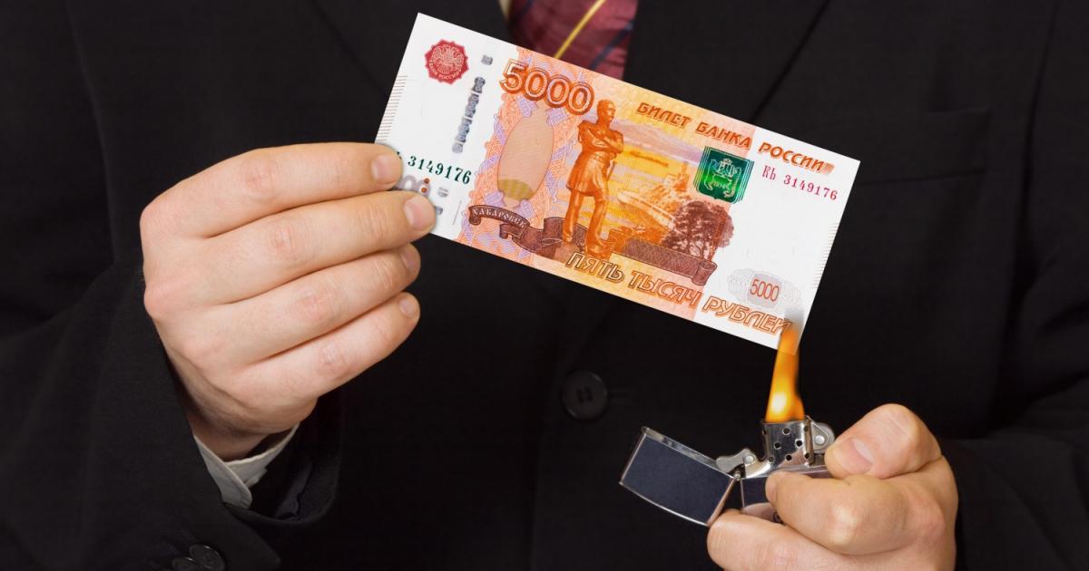 Рублата падна до най-ниското си ниво от края на април