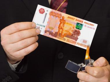 Рублата потъна до 8-месечно дъно спрямо долара