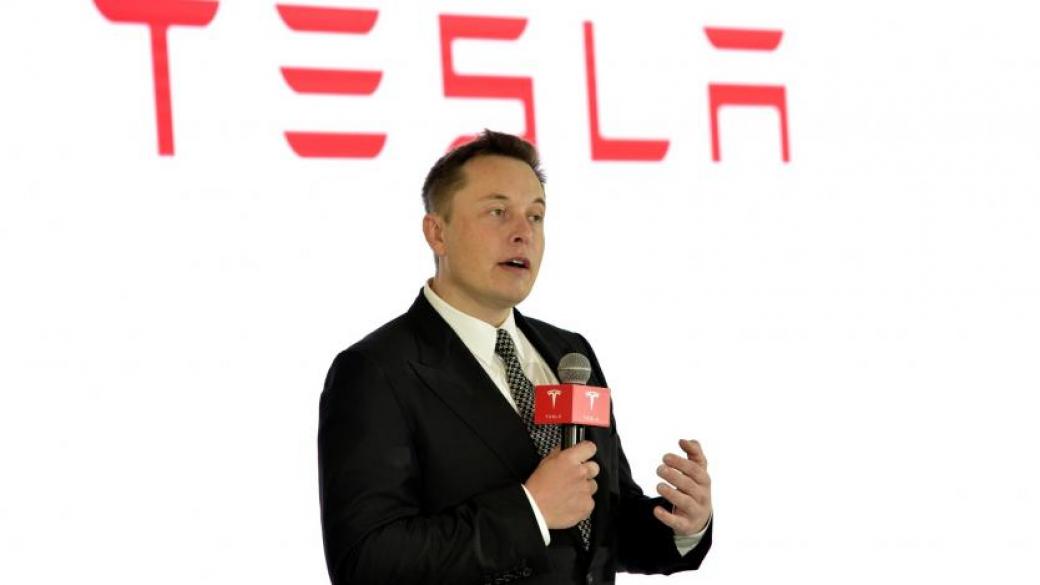 „Космически“ негативизъм потопи акциите на Tesla с почти 10%