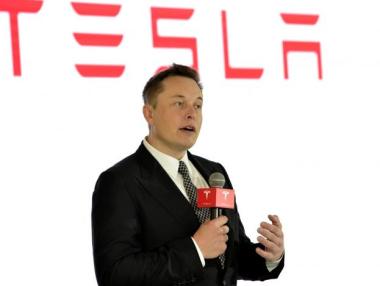 „Космически“ негативизъм потопи акциите на Tesla с почти 10%