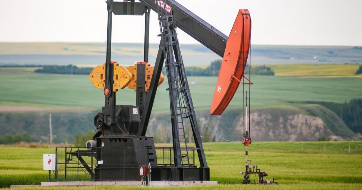 Цените на петрола се повишиха с близо 3% в петък