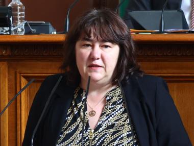 Служебният кабинет иска отстъпката за горивата да остане още месец