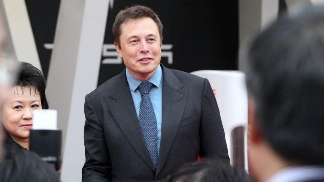 Мъск обеща да не продава акции на Tesla поне две години