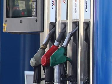 Депутатите сложиха край на отстъпката от 25 ст. за горивата