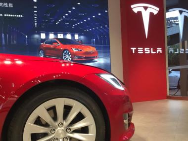 Tesla спря работата в най-важния си завод