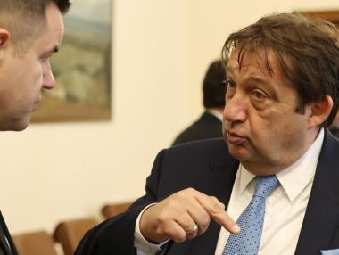 Правителството окончателно отложи вдигането на тол таксите